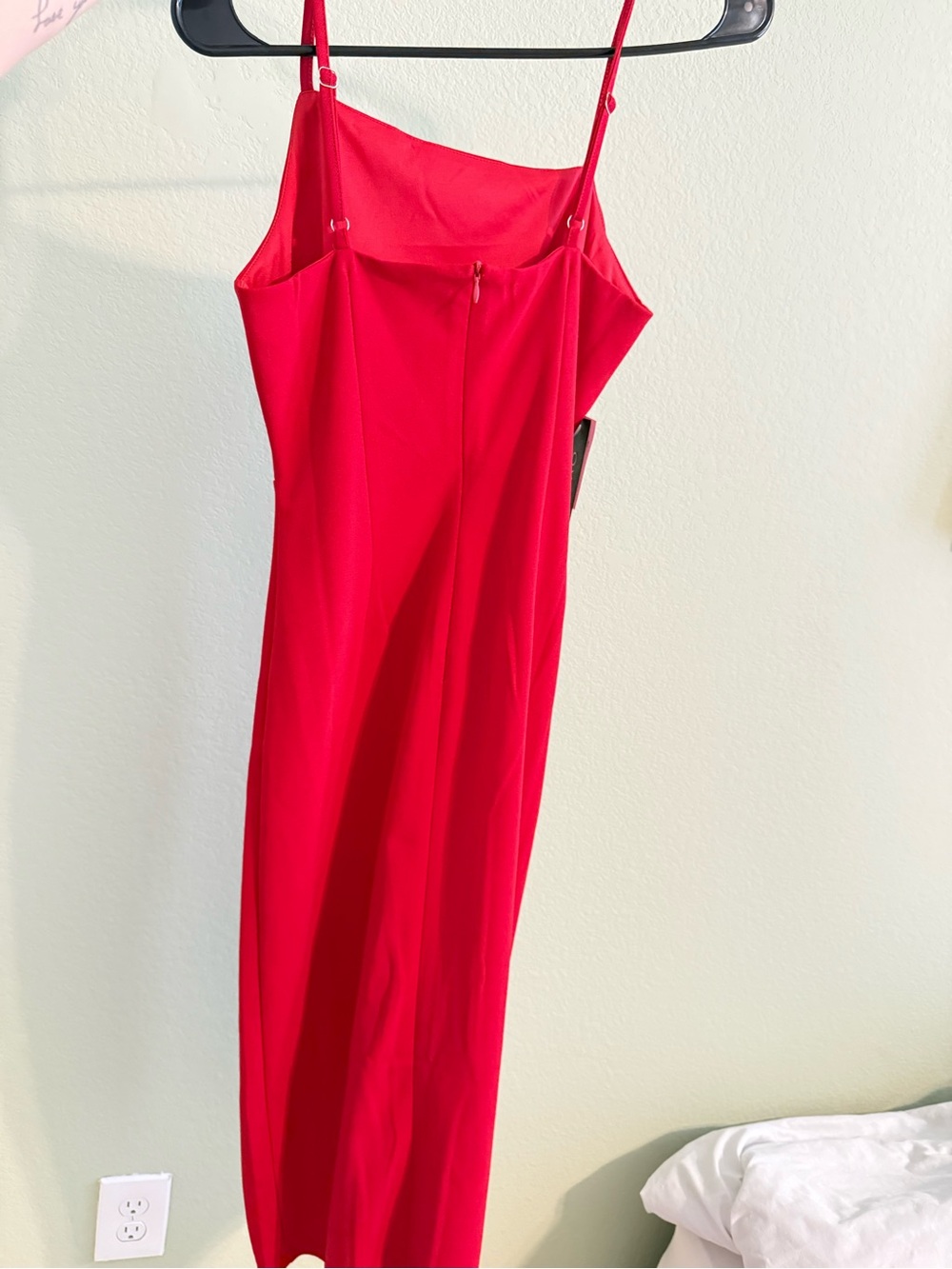 Elegant Red Spaghetti-Strap Midi Dress - Picture 2 of 4